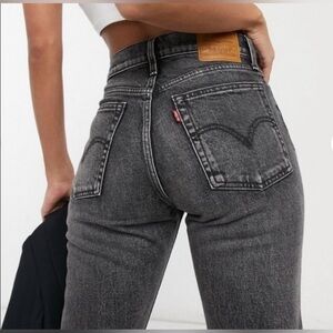 Like new! Levi’s wedgie skinny jean